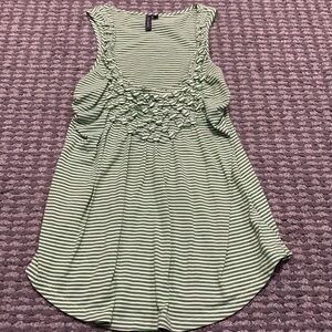 Woman’s One September shirt sz small